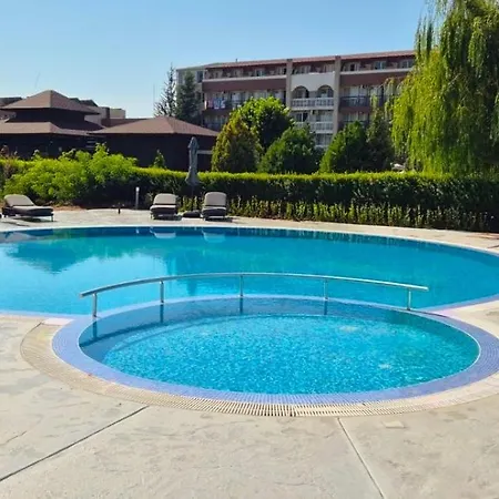 Modern Near Cacao Beach, Pool - Balcony 4 Guests Lägenhet Slăntjev Brjag